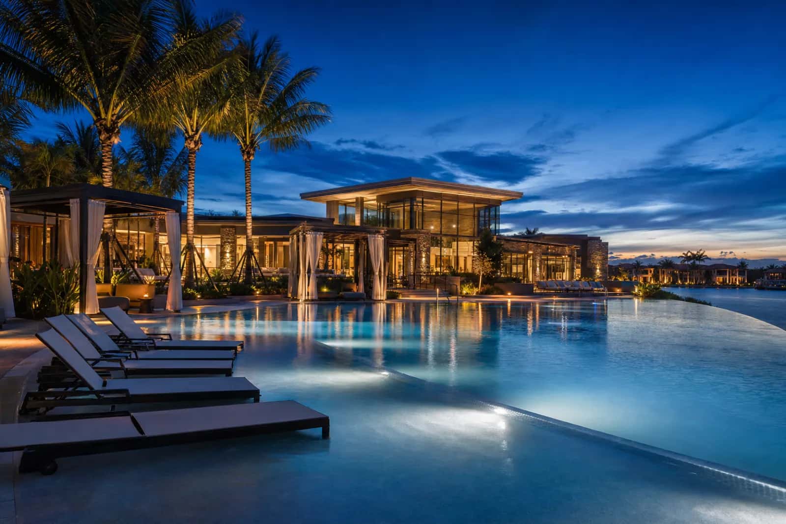Resort-style clubhouse and infinity pool